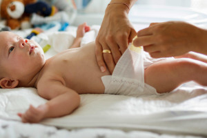 Как правильно выбрать детские подгузники